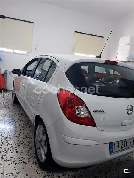 Usado Opel Corsa Selective 100 CV (73 kW) 2012 Blanco Utilitario