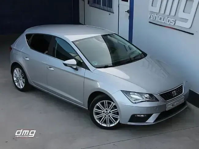 Usado Seat Leon XCELLENCE 150 CV (110 kW) 2020 Gris / plata Berlina
