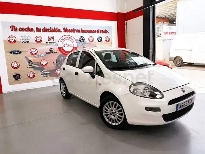 Usado Fiat Punto Pop 69 CV (50 kW) 2017 Blanco Utilitario