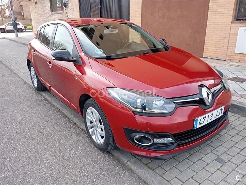 Usado Renault Mégane LIMITED 95 CV (69 kW) 2015 Granate Berlina