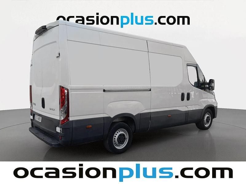 Usado Iveco Daily 156 CV (114 kW) 2022 Blanco Familiar