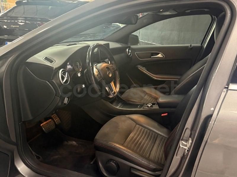 Usado Mercedes A180 AMG line 109 CV (80 kW) 2015 Gris / plata Berlina