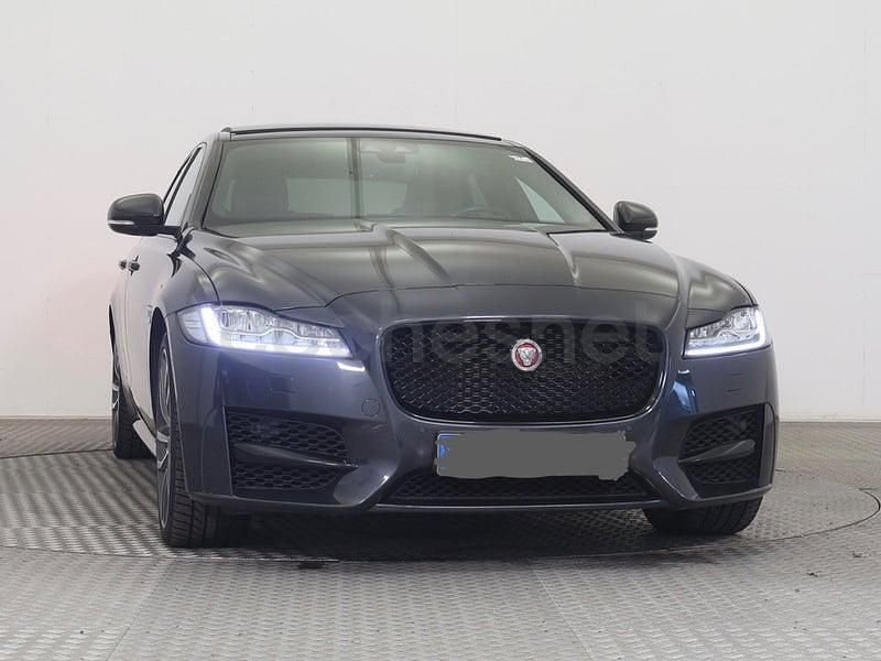 Usado Jaguar XF Prestige 180 CV (132 kW) 2020 Gris / plata Berlina
