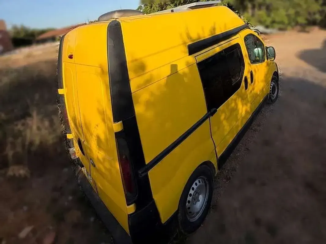 Usado Nissan Primastar 90 CV (66 kW) 2005 Amarillo Monovolumen