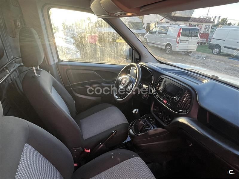 Usado Fiat Doblò 90 CV (66 kW) 2012 Blanco Monovolumen