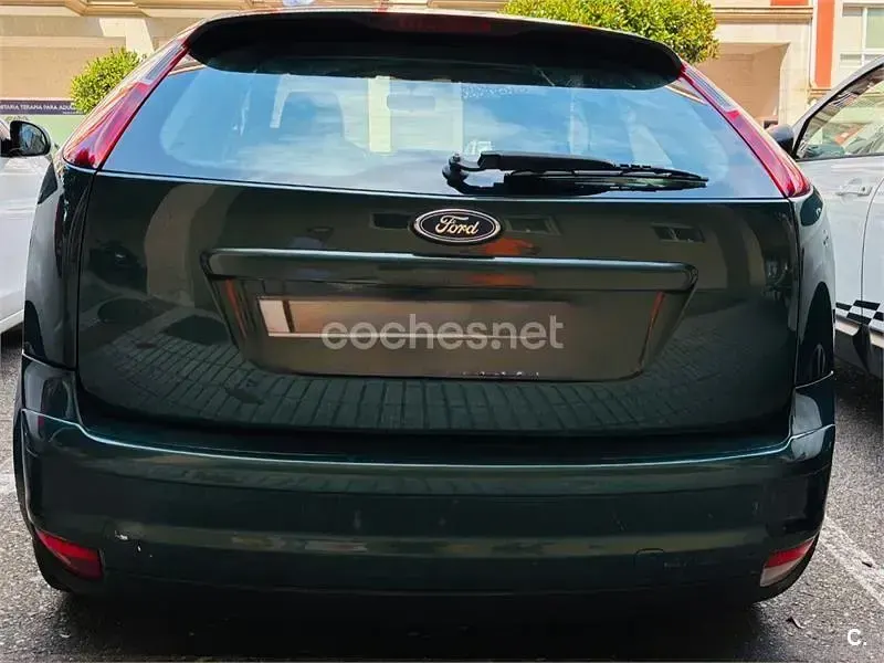 Usado Ford Focus Trend 109 CV (80 kW) 2005 Verde Berlina