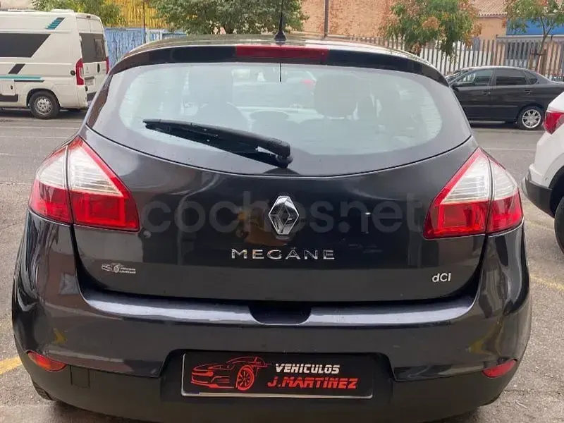 Usado Renault Mégane III Dynamique 110 CV (80 kW) 2011 Gris / plata Berlina