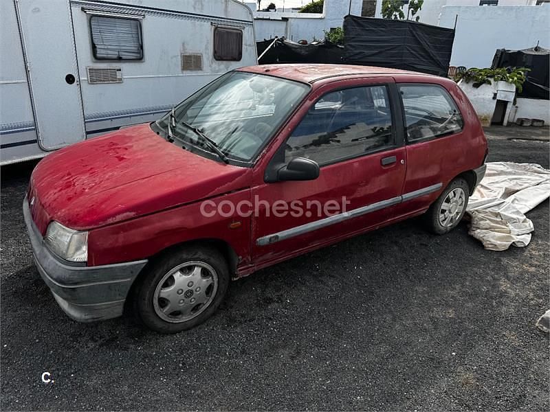 Usado Renault Clio 60 CV (44 kW) 1995 Rojo Berlina