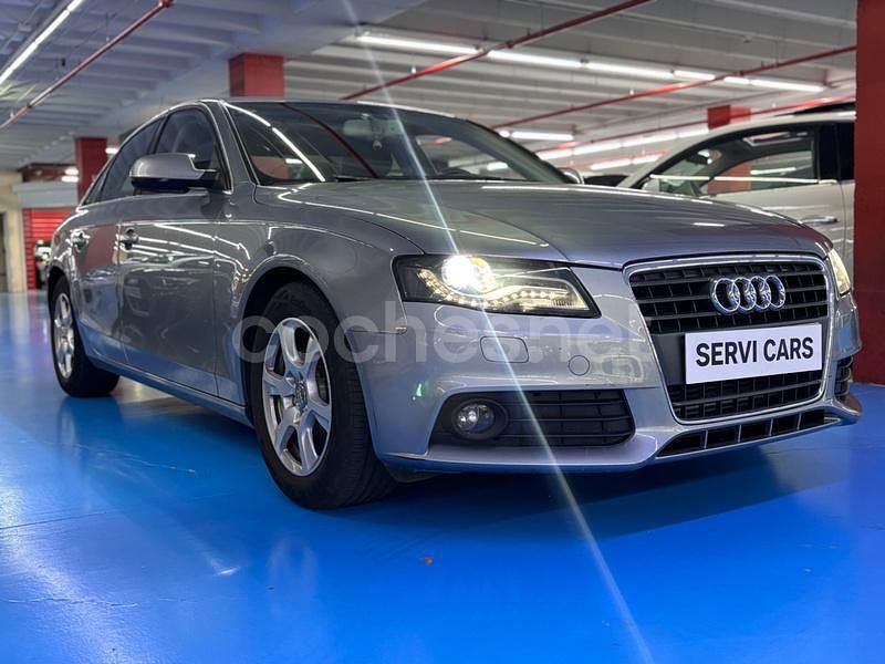Gris / plata Usado 2011 Audi A4 Berlina | 10.990 € (Precio justo) - Imagen 1/4