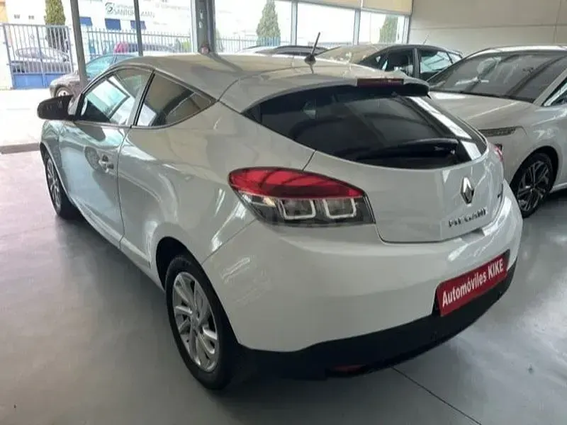 Usado Renault Mégane LIMITED 95 CV (69 kW) 2014 Blanco Coupe