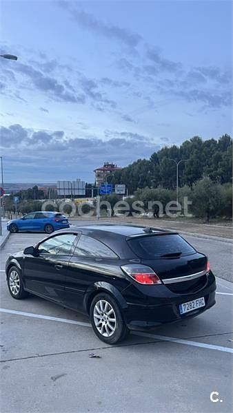 Usado Opel Astra GTC Cosmo 100 CV (73 kW) 2006 Negro Berlina