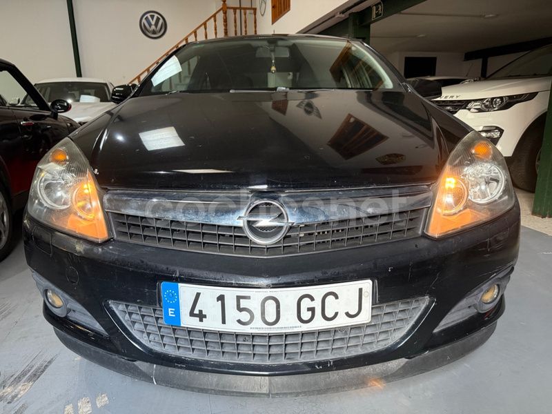 Negro Usado 2009 Opel Astra GTC Sport Berlina | 3999 € (Buen precio) - Imagen 1/4