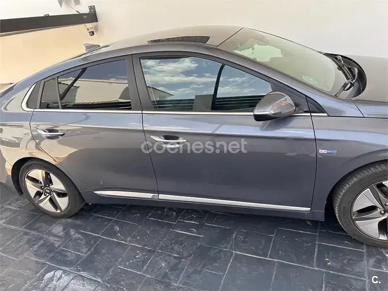 Usado Hyundai Ioniq 141 CV (103 kW) 2019 Gris / plata Utilitario
