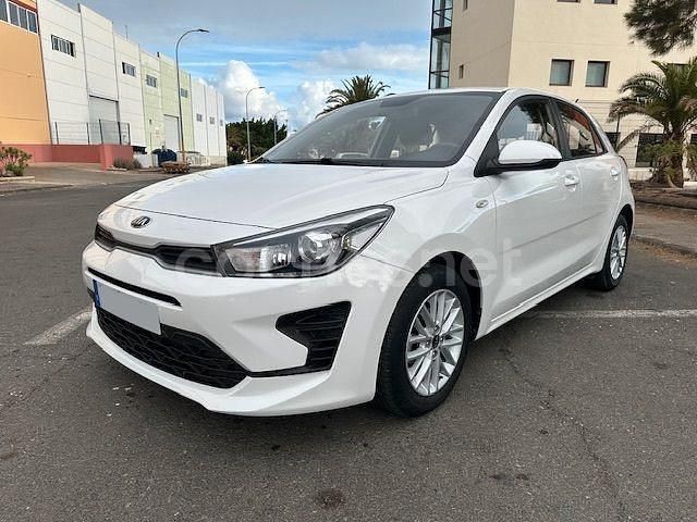 Usado Kia Rio 84 CV (61 kW) 2021 Blanco Berlina