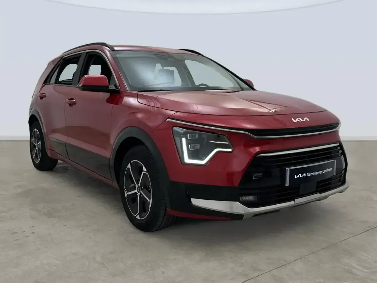 Usado Kia Niro 141 CV (103 kW) 2024 Rojo SUV