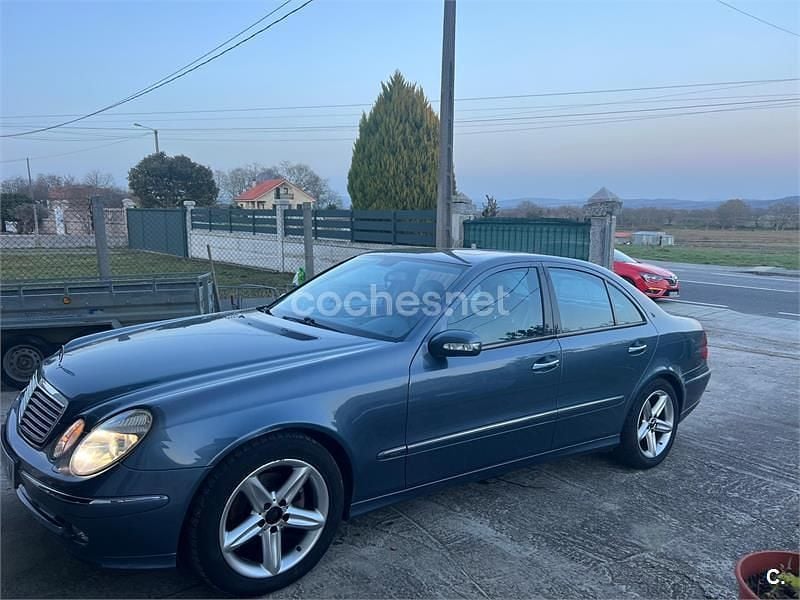 Usado Mercedes E270 Avantgarde 170 CV (125 kW) 2003 Azul Berlina