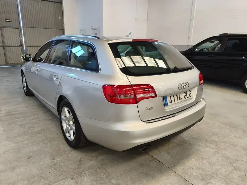 Usado Audi A6 136 CV (100 kW) 2009 Gris / plata Familiar