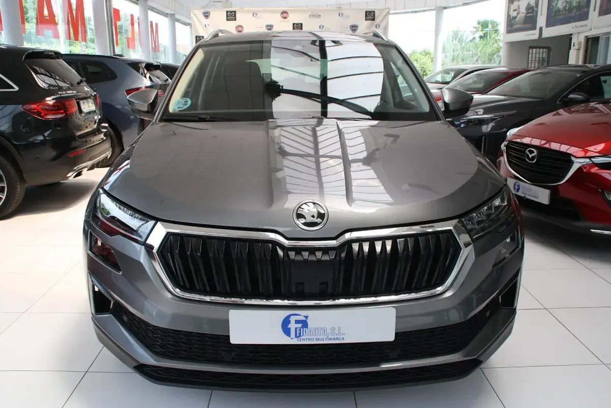 Usado Skoda Karoq Ambition 150 CV (110 kW) 2022 Gris / plata SUV