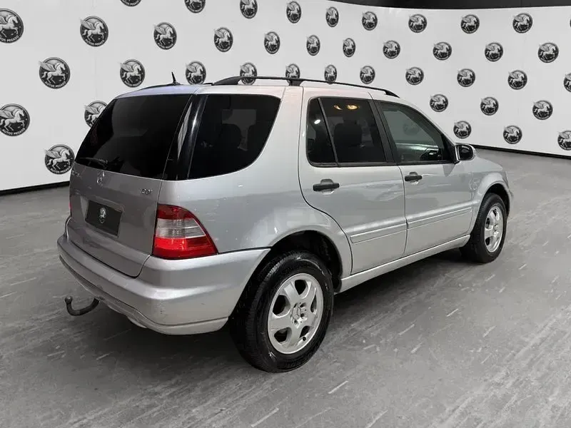 Usado Mercedes ML270 163 CV (119 kW) 2003 Gris / plata SUV
