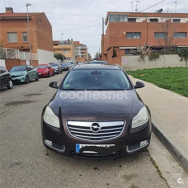Usado Opel Insignia Sport 160 CV (117 kW) 2011 Marrón Familiar