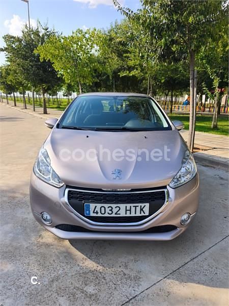 Violeta / lila Usado 2012 Peugeot 208 Active Utilitario | 5400 € (Precio justo) - Imagen 1/4