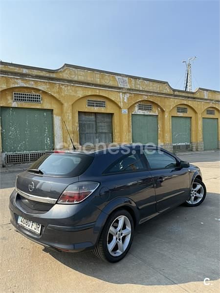 Usado Opel Astra GTC Enjoy 105 CV (77 kW) 2007 Gris / plata Berlina