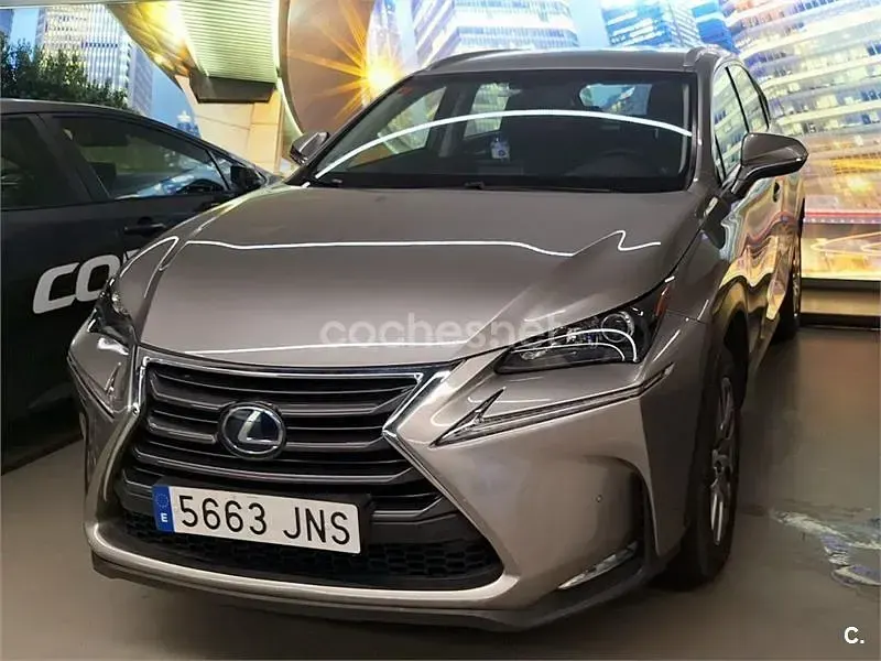 Usado Lexus NX300h Executive Line 197 CV (144 kW) 2016 Gris / plata SUV
