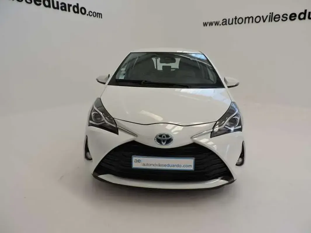 Usado Toyota Yaris Active 99 CV (72 kW) 2020 Blanco Utilitario
