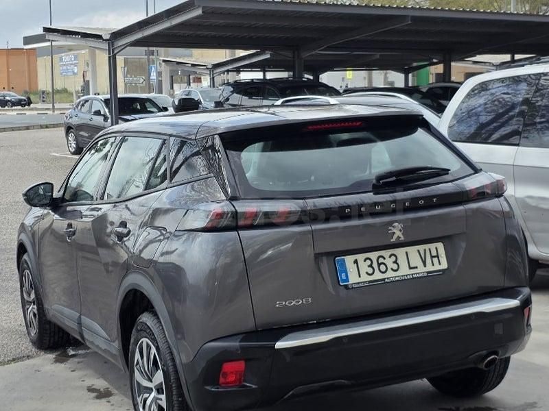 Usado Peugeot 2008 Active 110 CV (80 kW) 2021 Gris / plata SUV