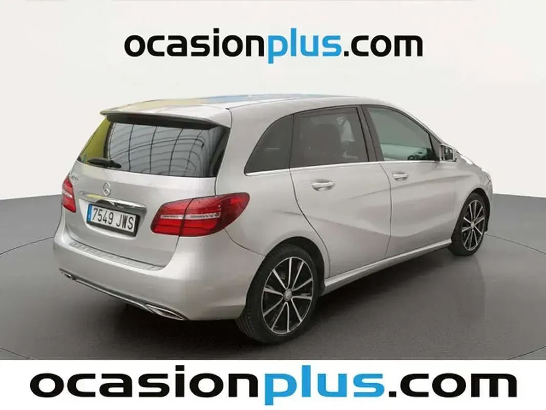 Usado Mercedes B180 109 CV (80 kW) 2017 Plateado Monovolumen
