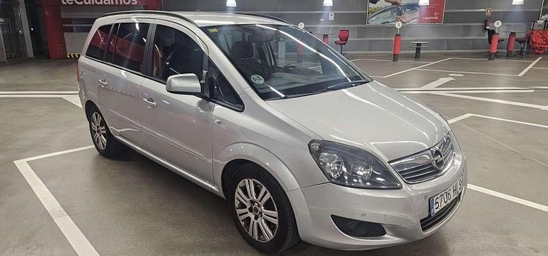 Usado Opel Zafira Family 125 CV (91 kW) 2012 Gris Monovolumen