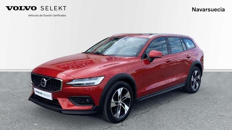 Rojo Usado 2022 Volvo V60 CC Ultimate Familiar | 40.900 € (Un poco caro) - Imagen 1/4