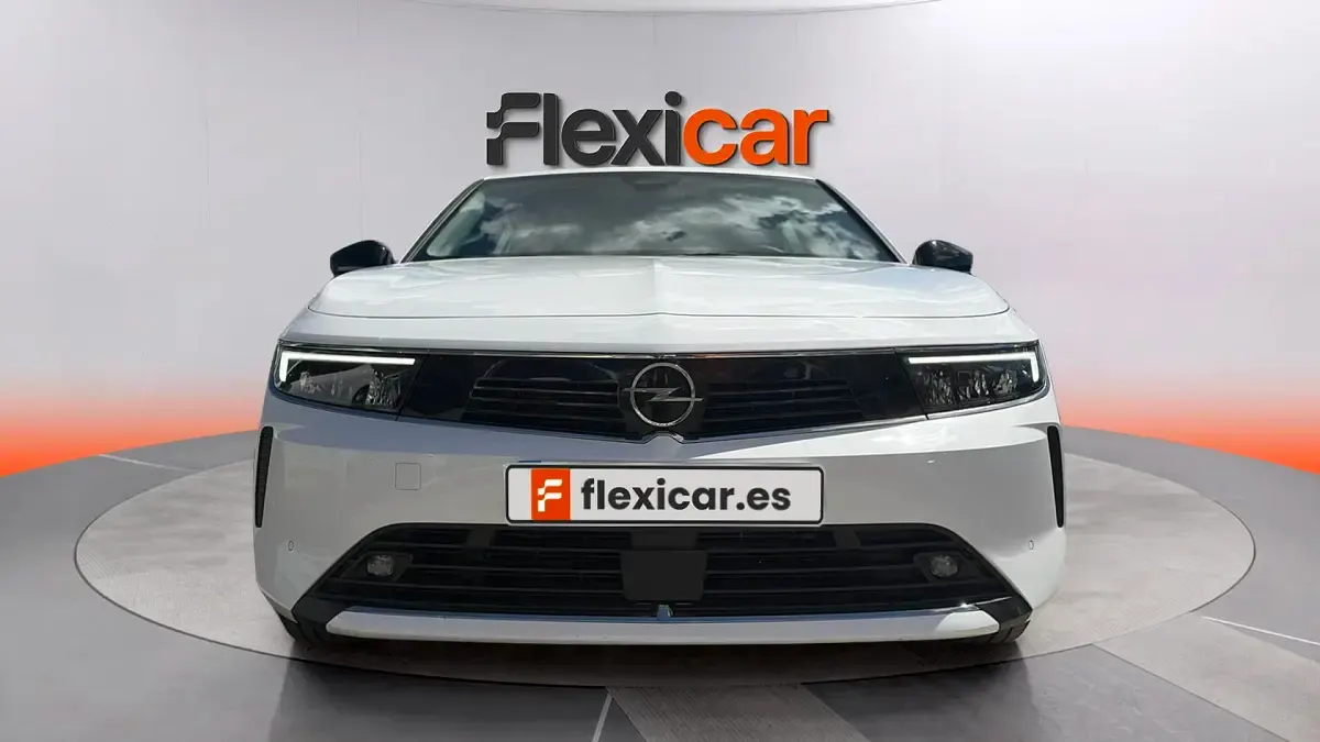 Begagnad Opel Astra Edition 110 HK (80 kW) 2023 Vit Halvkombi