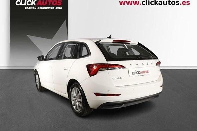 Usado Skoda Scala Active 95 CV (69 kW) 2022 Utilitario