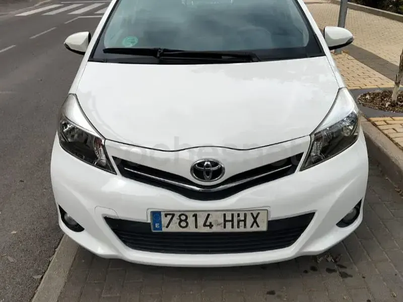 Usado Toyota Yaris Active 69 CV (50 kW) 2012 Blanco Utilitario