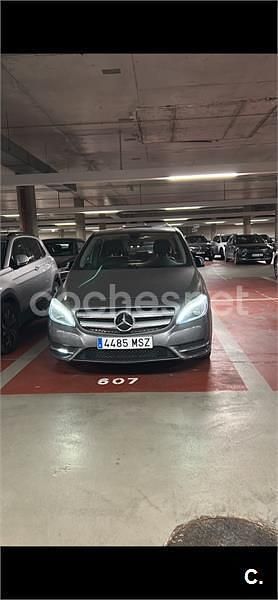 Usado Mercedes B180 116 CV (85 kW) 2013 Gris / plata Monovolumen