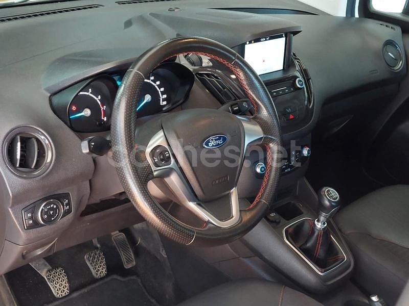 Usado Ford Tourneo Courier Sport 100 CV (73 kW) 2018 Blanco Monovolumen