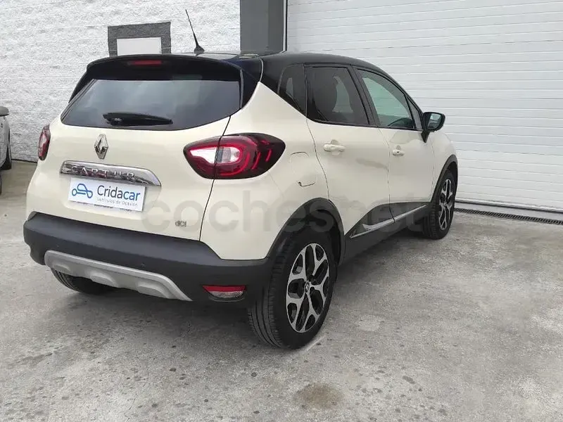 Usado Renault Captur Zen 110 CV (80 kW) 2017 Beige SUV