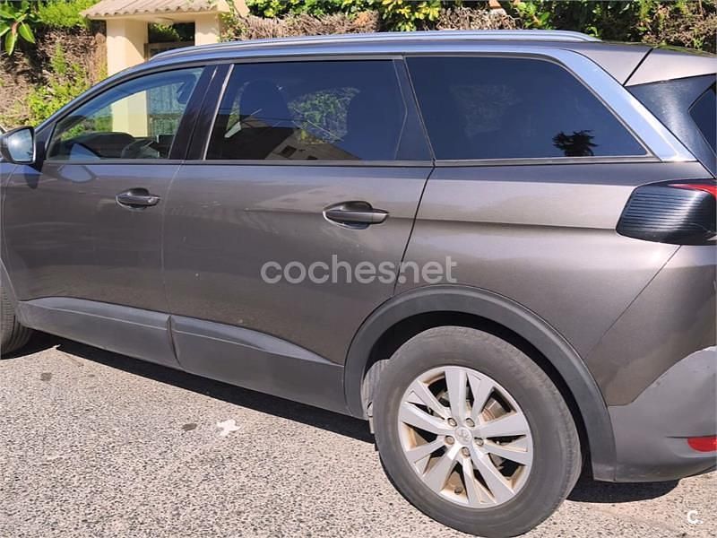 Usado Peugeot 5008 Active 120 CV (88 kW) 2017 Gris / plata SUV