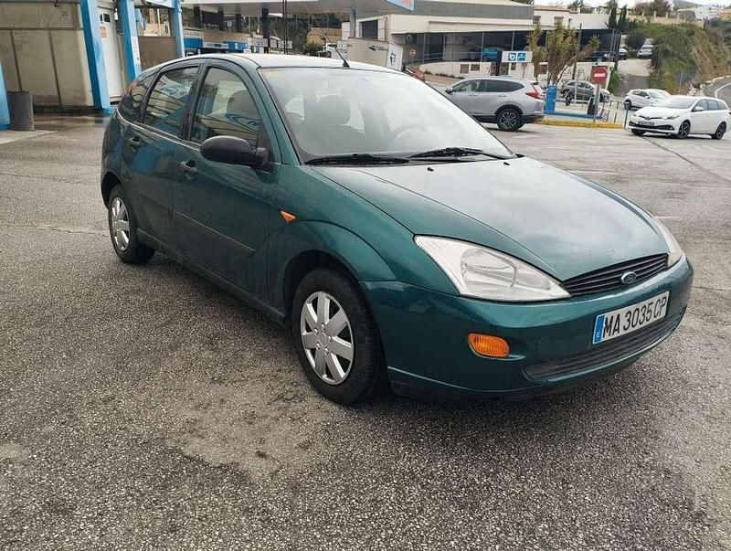 Usado Ford Focus Ambiente 101 CV (74 kW) 1999 Verde Utilitario