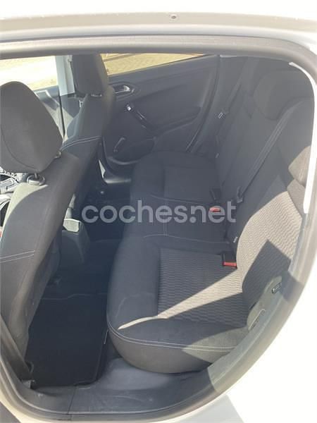 Usado Peugeot 208 Style 100 CV (73 kW) 2016 Blanco Utilitario