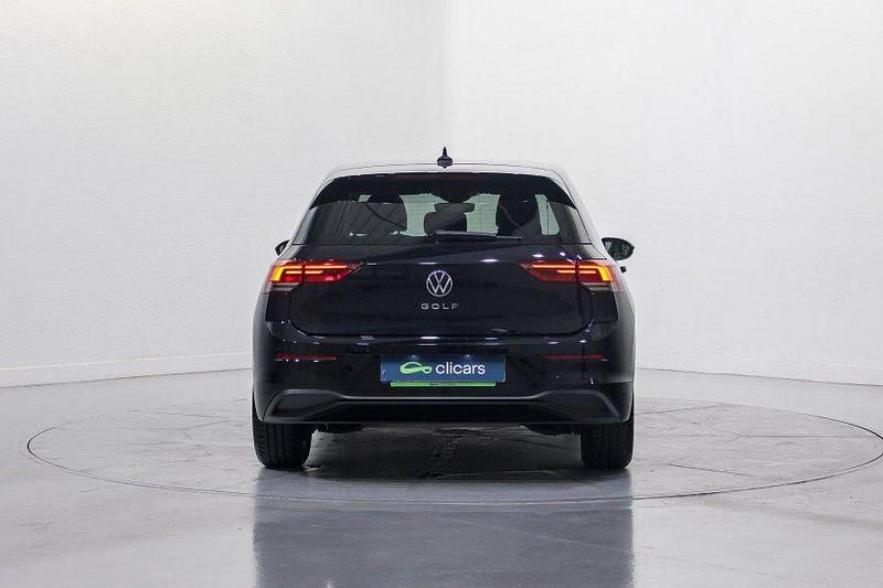 Usado VW Golf VIII Life 130 CV (95 kW) 2021 Gris Berlina