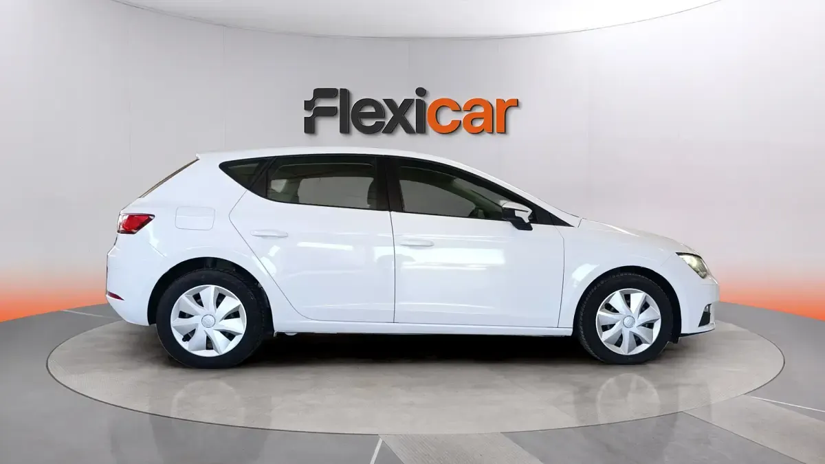 Usado Seat Leon Reference 90 CV (66 kW) 2019 Blanco Berlina