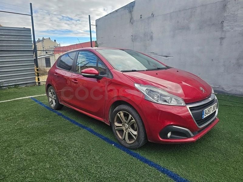 Usado Peugeot 208 Access 82 CV (60 kW) 2015 Rojo Utilitario