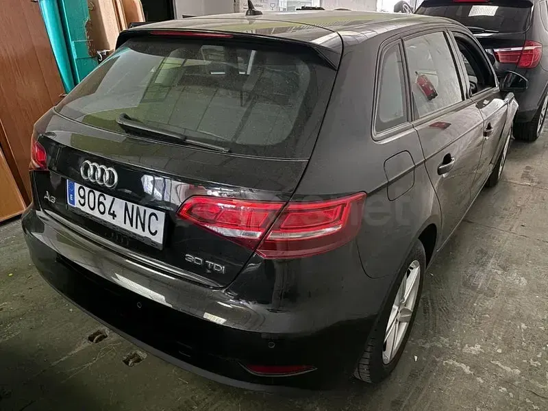 Usado Audi A3 116 CV (85 kW) 2019 Negro Berlina