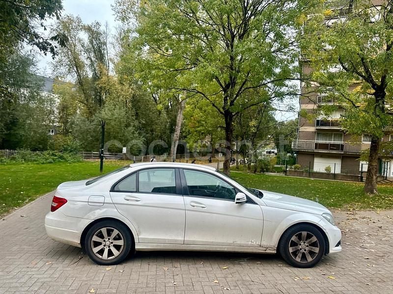 Usado Mercedes C180 120 CV (88 kW) 2013 Blanco Berlina