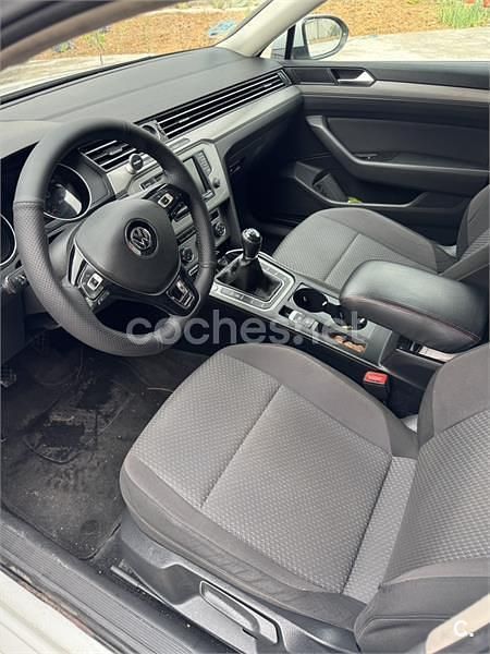 Usado VW Passat Advance 150 CV (110 kW) 2015 Blanco Familiar
