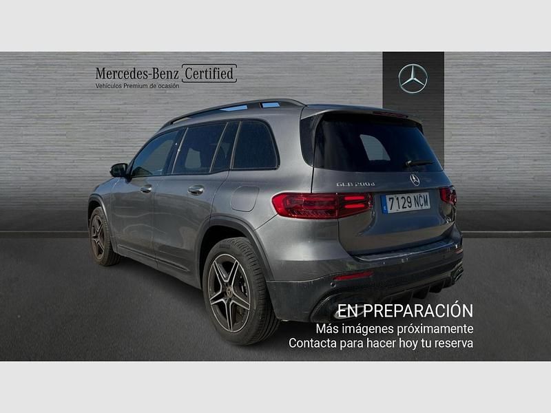 Usado Mercedes GLB200 AMG line 150 CV (110 kW) 2025 Gris montana, pintura metalizada SUV