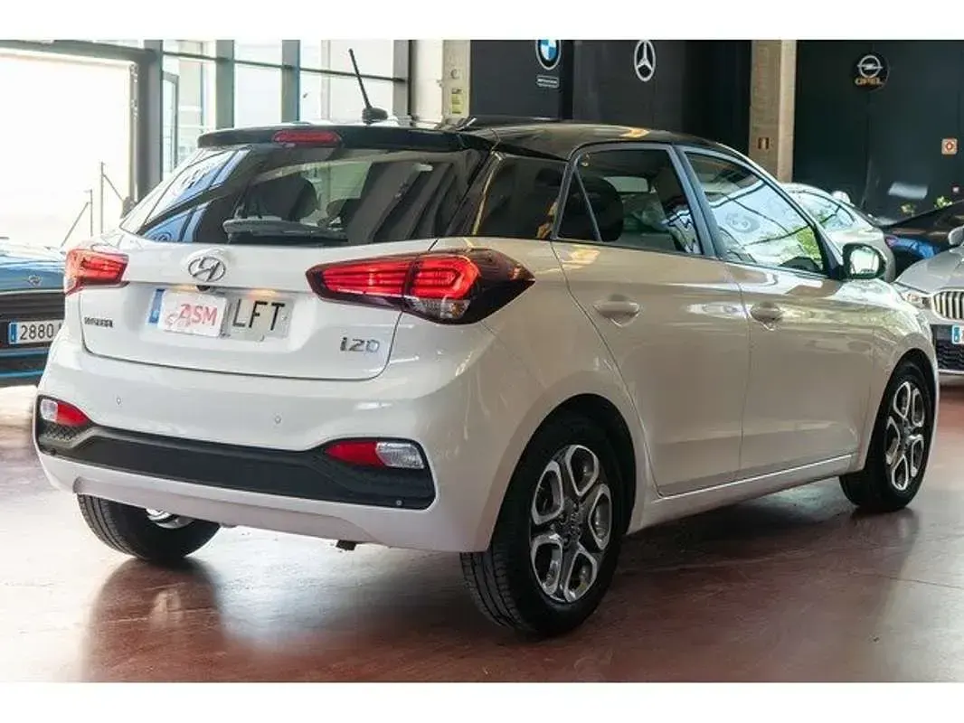 Usado Hyundai i20 99 CV (72 kW) 2020 Blanco Utilitario