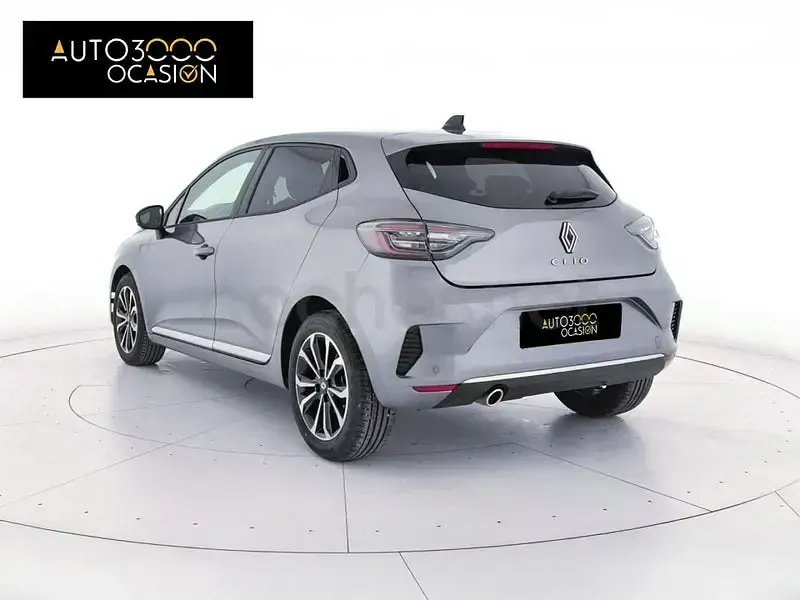 Begagnad Renault Clio V Techno 100 HK (73 kW) 2025 Grå Sedan